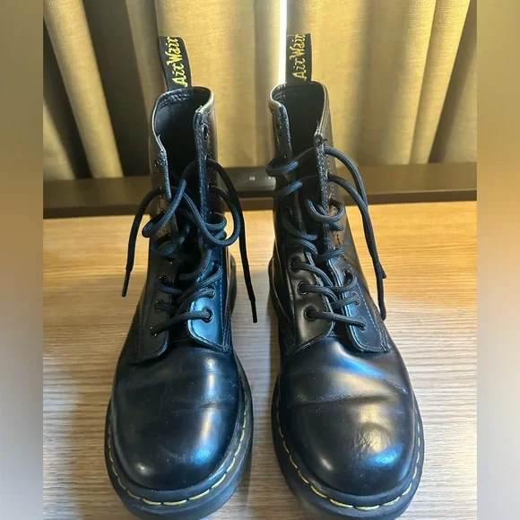 Dr. Martens | Shoes | Doc Martens women’s smooth leather lace up boots size 8 - Picture 5 of 9